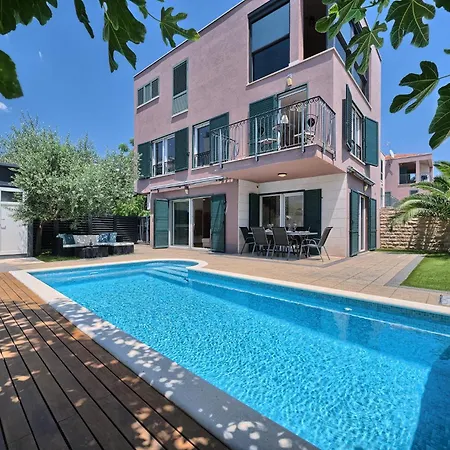 Palm Garden - Private Pool And Barbecue