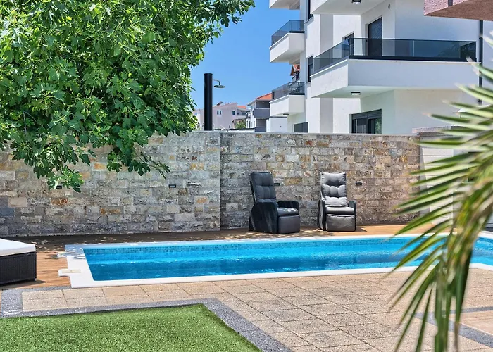 Palm Garden - Private Pool&barbecue Apartamento Trogir