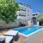 Palm Garden - Private Pool And Barbecue Appartamento *