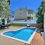 Palm Garden - Private Pool And Barbecue Appartamento