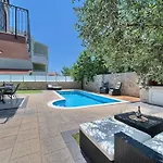 Palm Garden - Private Pool And Barbecue Appartamento