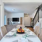 Palm Garden - Private Pool And Barbecue