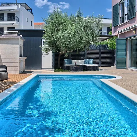 Апартаменти Palm Garden - Private Pool And Barbecue Трогір