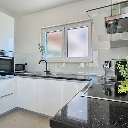Palm Garden - Private Pool And Barbecue Апартаменти