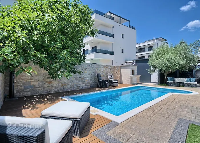 Palm Garden - Private Pool And Barbecue Apartment *