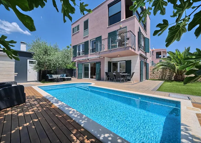 Palm Garden - Private Pool And Barbecue