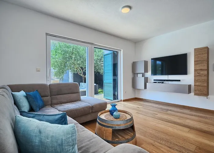 Palm Garden - Private Pool And Barbecue Apartment Trogir