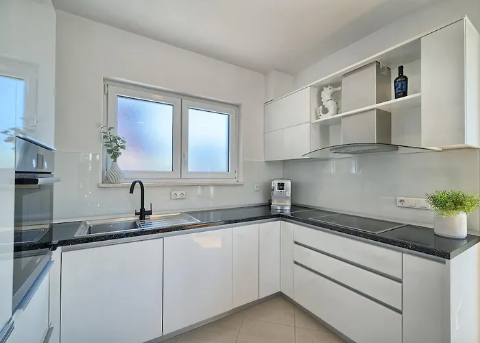 Palm Garden - Private Pool And Barbecue Trogir